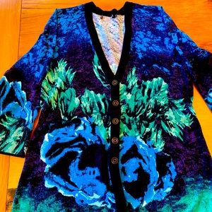 Beautiful tapered blue-green light sweater